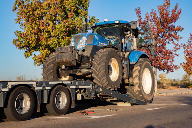 Nearly 500 tractors take to the streets of Madrid to demand a profitable agricultural sector. Several tractors head for the capital on October 28, 2026, in Majadahonda, Madrid, Spain. Nearly 500 tractors, accompanied by thousands of farmers and ranchers from all over Spain—called to action by Asaja, COAG, and Unión de Uniones, have taken to the streets of Madrid to demand urgent measures that guarantee the profitability of farms and the future of the countryside. October 28, 2026, Majadahonda, Madrid, Majadahonda, Madrid, Spain Copyright: xRafaelxBastantex 7874462