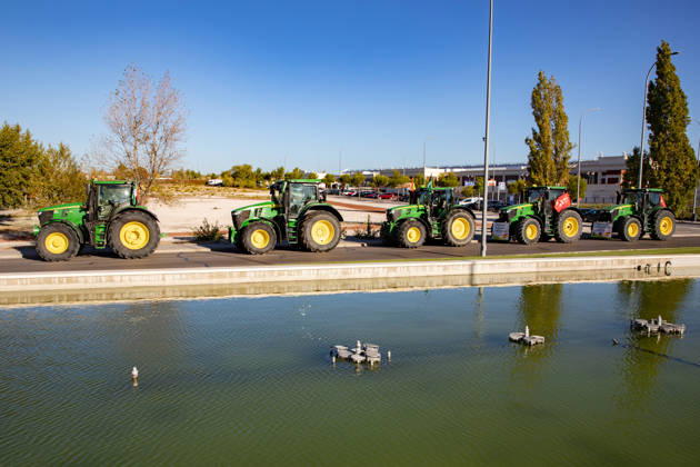 Nearly 500 tractors take to the streets of Madrid to demand a profitable agricultural sector. Several tractors head for the capital on October 28, 2026, in Majadahonda, Madrid, Spain. Nearly 500 tractors, accompanied by thousands of farmers and ranchers from all over Spain—called to action by Asaja, COAG, and Unión de Uniones, have taken to the streets of Madrid to demand urgent measures that guarantee the profitability of farms and the future of the countryside. October 28, 2026, Majadahonda, Madrid, Majadahonda, Madrid, Spain Copyright: xRafaelxBastantex 7874469