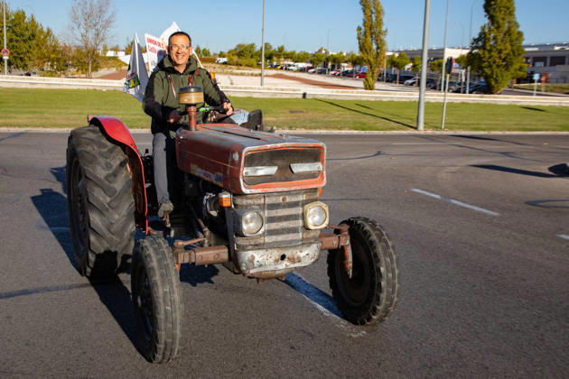 Nearly 500 tractors take to the streets of Madrid to demand a profitable agricultural sector. Several tractors head for the capital on October 28, 2026, in Majadahonda, Madrid, Spain. Nearly 500 tractors, accompanied by thousands of farmers and ranchers from all over Spain—called to action by Asaja, COAG, and Unión de Uniones, have taken to the streets of Madrid to demand urgent measures that guarantee the profitability of farms and the future of the countryside. October 28, 2026, Majadahonda, Madrid, Majadahonda, Madrid, Spain Copyright: xRafaelxBastantex 7874477