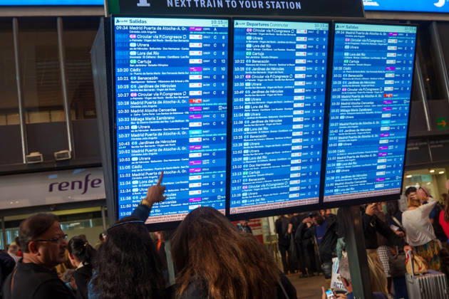 Madrid-Andalusia High-Speed Line Suspended Due to the Urda Toledo Accident: Passengers at Santa Justa Station following the train accident in Urda Toledo that forced the suspension of service on the Madrid-Andalusia high-speed line. October 28, 2026, in Seville, Andalusia, Spain. Initial reports of the between Mora and Urda Toledo, which occurred shortly before 9:00 a.m. this Wednesday, suggest that a Renfe AVE may have struck an Iryo train from behind, causing two cars of the Iryo train to derail. October 28, 2026 Francisco J. Seville, Andalusia, Spain Seville, Andalusia, Spain Spain  Copyright: xFranciscoxJ.xOlmox 7874494