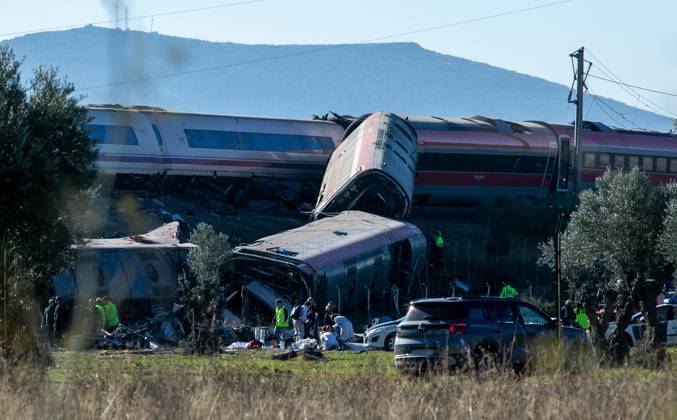 Two Trains Collide at Urda Station in Toledo Emergency responders are working at the scene of the accident on October 28, 2026, in Urda, Toledo, Castilla-La Mancha, Spain. Two trains collided on the morning of Wednesday, October 28, at the station in the Toledo town of Urda. Firefighters from the Alcázar de San Juan and Orgaz stations, Civil Protection teams from several surrounding towns, three medical helicopters, and two ambulances. OCTOBER 28, 2026 PIXELADA Juanma Jimé Urda, Toledo, Castile-La Mancha Urda, Toledo, Castile-La Mancha, Spain  Copyright: xJuanmaxJimÃ nezx 7874509