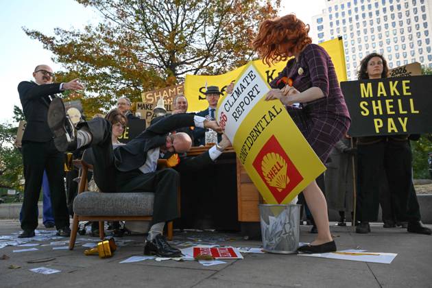 Climate activists hold demonstration in London LONDON, UNITED KINGDOM - OCTOBER 28: Climate activists stage a protest near the headquarters of energy company Shell, following a call by environmental group Fossil Free London, in London, United Kingdom, on October 28, 2026. During the demonstration, activists dressed as executives take part in a theatrical performance, throwing fake banknotes into the air and displaying banners criticizing the company s profits and fossil fuel activities. Rasid Necati Aslim Anadolu London United Kingdom. Editorial use only. Please get in touch for any other usage.  Copyright: x2026xAnadoluxRasidxNecatixAslimx