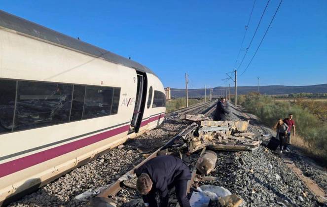 IPA90274954 - New train accident: An Iryo and an AVE train collide near Urda (Toledo), Wednesday, October 28, 2026 Cordon Press during New train accident: An Iryo and an AVE train collide near Urda (Toledo), News in , , October 28, 2026  Copyright: x CordonxPress LiveMediax x CordonxPress LiveMediax IPA90274954