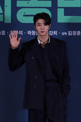 Seoul press screening for the movie Final Interview South Korean actor Kim Jae-won poses for photos during a press preview for the movie Final Interview in Seoul, South Korea, on October 28, 2026. Seoul South Korea  Copyright: xMatrixxImagesx xJungxUi-Chelx