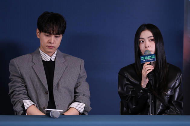 Seoul press screening for the movie Final Interview South Korean actor Bae Kang-hee (R) speaks during a press preview for the movie Final Interview in Seoul, South Korea, on October 28, 2026. Seoul South Korea  Copyright: xMatrixxImagesx xJungxUi-Chelx