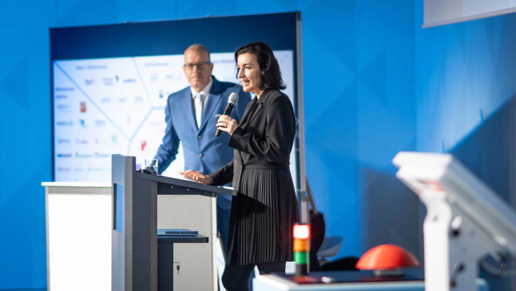 Dorothee Bär, Federal Minister for Research, Technology, and Space, and Andreas Tünnermann, Fraunhofer IOF, spokesperson for the QuNET Initiative, together on stage at the closing ceremony and presentation of the QuNET Initiative, a quantum communication network connecting Bavaria, Thuringia, and Berlin, Berlin, Germany, Futurium