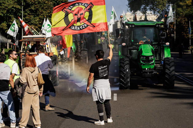 Nearly 500 tractors take to the streets of Madrid to demand a profitable agricultural sector. Tractors leaving the capital after the tractor rally was called off due to the train accident, on October 28, 2026, in Madrid, Spain. Nearly 500 tractors, accompanied by thousands of farmers and ranchers from all over Spain—called to action by Asaja, COAG, and Unión de Uniones, have taken to the streets of Madrid to demand urgent measures that guarantee the profitability of farms and the future of the countryside. October 28, 2026. Carlos Lujá, Madrid, Madrid, Spain Copyright: xCarlosxLujanx 7874726