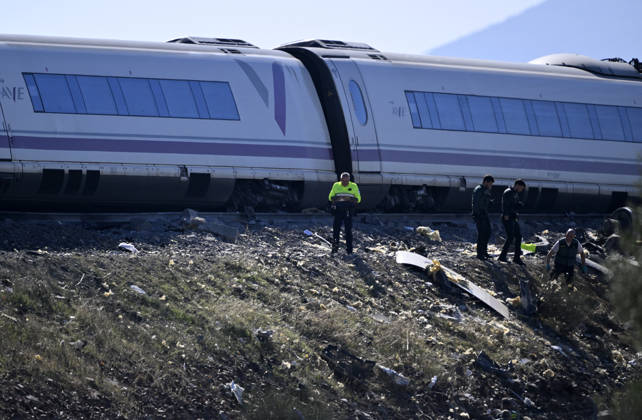 Death toll in Spain high-speed train collision climbs to 46 TOLEDO, SPAIN - OCTOBER 28: Emergency teams work at the scene of a collision involving two high-speed trains near Urda station in Toledo province, Spain, on October 28, 2026. The death toll has risen to 46, according to Spanish media reports. Preliminary information suggests that a Renfe AVE train struck the rear of a stationary Iryo train, causing two carriages to derail and fall down an embankment. Emergency crews continue rescue and response operations as authorities investigate the cause of the collision. Burak Akbulut Anadolu Toledo Spain. Editorial use only. Please get in touch for any other usage.  Copyright: x2026xAnadoluxBurakxAkbulutx