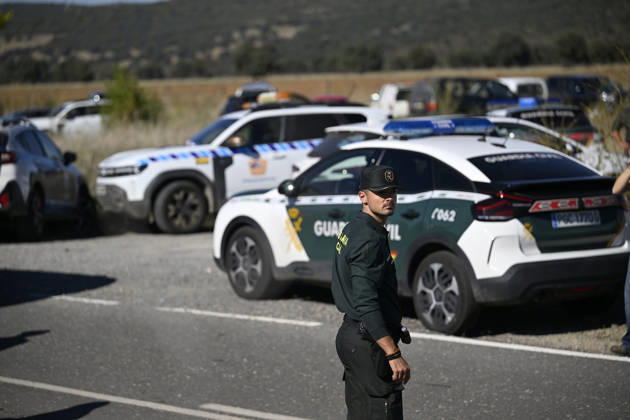 Death toll in Spain high-speed train collision climbs to 46 TOLEDO, SPAIN - OCTOBER 28: Emergency teams work at the scene of a collision involving two high-speed trains near Urda station in Toledo province, Spain, on October 28, 2026. The death toll has risen to 46, according to Spanish media reports. Preliminary information suggests that a Renfe AVE train struck the rear of a stationary Iryo train, causing two carriages to derail and fall down an embankment. Emergency crews continue rescue and response operations as authorities investigate the cause of the collision. Burak Akbulut Anadolu Toledo Spain. Editorial use only. Please get in touch for any other usage.  Copyright: x2026xAnadoluxBurakxAkbulutx