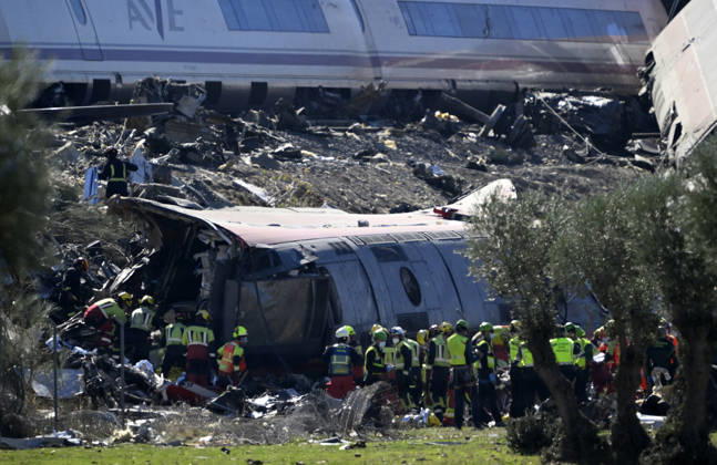 Death toll in Spain high-speed train collision climbs to 46 TOLEDO, SPAIN - OCTOBER 28: Emergency teams work at the scene of a collision involving two high-speed trains near Urda station in Toledo province, Spain, on October 28, 2026. The death toll has risen to 46, according to Spanish media reports. Preliminary information suggests that a Renfe AVE train struck the rear of a stationary Iryo train, causing two carriages to derail and fall down an embankment. Emergency crews continue rescue and response operations as authorities investigate the cause of the collision. Burak Akbulut Anadolu Toledo Spain. Editorial use only. Please get in touch for any other usage.  Copyright: x2026xAnadoluxBurakxAkbulutx