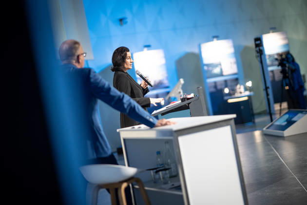 Dorothee Bär, Federal Minister for Research, Technology, and Space, and Andreas Tünnermann, Fraunhofer IOF, spokesperson for the QuNET Initiative, together on stage at the closing ceremony and presentation of the QuNET Initiative, a quantum communications network connecting Bavaria, Thuringia, and Berlin, Berlin, Germany, Futurium
