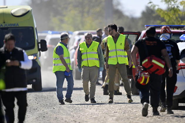 Death toll in Spain high-speed train collision climbs to 46 TOLEDO, SPAIN - OCTOBER 28: Emergency teams work at the scene of a collision involving two high-speed trains near Urda station in Toledo province, Spain, on October 28, 2026. At least 46 people were killed and many others injured in the collision, according to Spanish media reports. Two train carriages derailed and fell down an embankment following the crash. Emergency crews continue rescue operations as authorities investigate the cause of the accident. Burak Akbulut Anadolu Toledo Spain. Editorial use only. Please get in touch for any other usage.  Copyright: x2026xAnadoluxBurakxAkbulutx