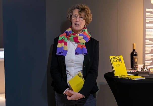 SMAC_Sonderausstellung_Etrusker 28.10.2026, Chemnitz, smac, Sonderausstellung 30.10.2026 29.03.2027 Mit der Ausstellung Die Etrusker. Götter, Gräber und Gelage zeigt das smac nach Pompeji und Herculaneum wieder ein Thema der Klassischen Antike. Doch dieses Mal und das macht es so reizvoll und spannend sind es nicht die allseits bekannten Römer, sondern mit den Etruskern eine Hochkultur, die bereits vor den Römern im italischen Raum Großes schuf. Die Etrusker wurden von den Römern Tusci und von den Griechen Tyrrhenoi genannt. Die Bezeichnungen leben bis heute als Toskana und Tyrrhenisches Meer weiter. Die Ausstellung illustriert mit hochkarätigen Leihgaben aus italienischen Museen die Geschichte, Handelsbeziehu