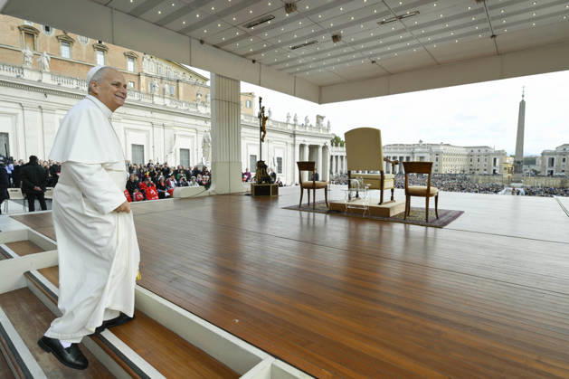 ITALY - REL - POPE LEO XIV PRESIDES OVER THE WEEKLY GENERAL AUDIENCE IN ST. PETER S SQUARE VATICAN CITY October 28, 2026 Italy, Rome, Vatican Italy, October 28, 2026: Pope Leo XIV during his weekly general audience in St Peter s Square at the Vatican. EDITORIAL USE ONLY - NO BOOKS Copyright: xVATICANxMEDIA CPPx