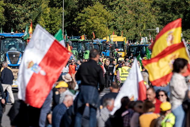 Spanish farmers take to Madrid s streets with tractors to demand better conditions for the agricultural sector. MADRID, SPAIN - OCTOBER 28: Tractors from across Spain fill the streets of Madrid as farmers and livestock breeders mobilize to demand fair prices, lower production costs, better working conditions, and stronger support for the agricultural sector in Madrid, Spain on October 28, 2026. Diego Radames Anadolu Madrid Spain. Editorial use only. Please get in touch for any other usage.  Copyright: x2026xAnadoluxDiegoxRadamesx
