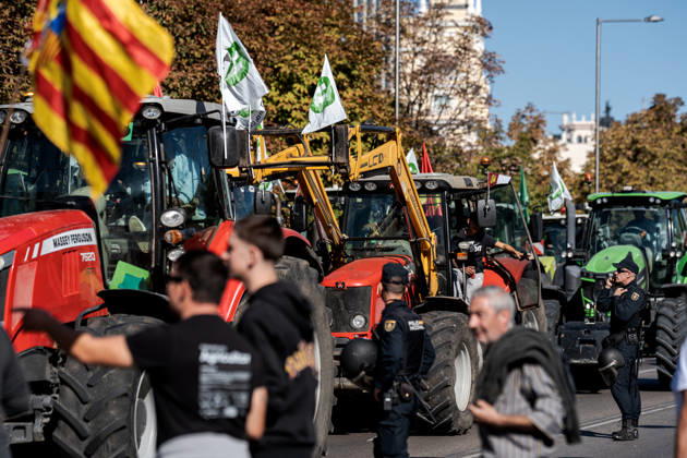 Spanish farmers take to Madrid s streets with tractors to demand better conditions for the agricultural sector. MADRID, SPAIN - OCTOBER 28: Tractors from across Spain fill the streets of Madrid as farmers and livestock breeders mobilize to demand fair prices, lower production costs, better working conditions, and stronger support for the agricultural sector in Madrid, Spain on October 28, 2026. Diego Radames Anadolu Madrid Spain. Editorial use only. Please get in touch for any other usage.  Copyright: x2026xAnadoluxDiegoxRadamesx