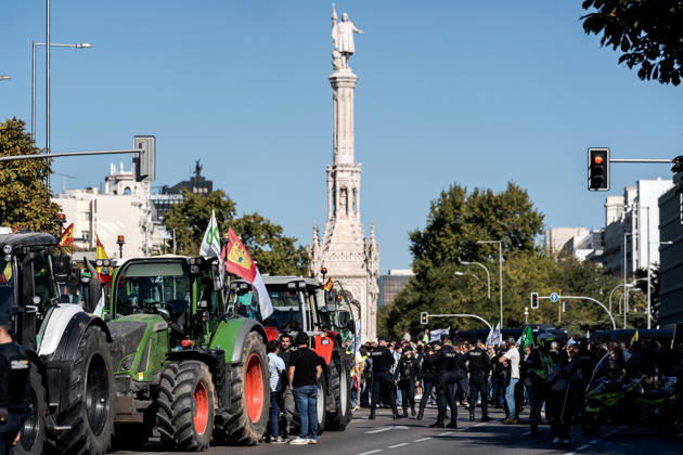 Spanish farmers take to Madrid s streets with tractors to demand better conditions for the agricultural sector. MADRID, SPAIN - OCTOBER 28: Tractors from across Spain fill the streets of Madrid as farmers and livestock breeders mobilize to demand fair prices, lower production costs, better working conditions, and stronger support for the agricultural sector in Madrid, Spain on October 28, 2026. Diego Radames Anadolu Madrid Spain. Editorial use only. Please get in touch for any other usage.  Copyright: x2026xAnadoluxDiegoxRadamesx