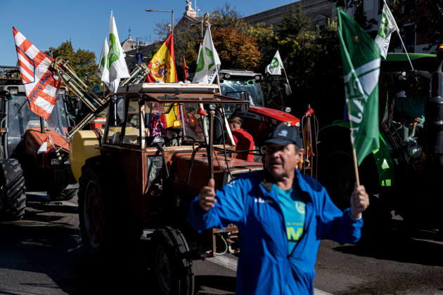 Spanish farmers take to Madrid s streets with tractors to demand better conditions for the agricultural sector. MADRID, SPAIN - OCTOBER 28: Tractors from across Spain fill the streets of Madrid as farmers and livestock breeders mobilize to demand fair prices, lower production costs, better working conditions, and stronger support for the agricultural sector in Madrid, Spain on October 28, 2026. Diego Radames Anadolu Madrid Spain. Editorial use only. Please get in touch for any other usage.  Copyright: x2026xAnadoluxDiegoxRadamesx