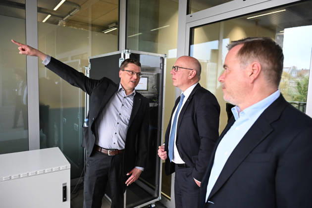 Quantum Communication Network Activated in Berlin BERLIN, GERMANY – OCTOBER 28: Berlin’s Governing Mayor Kai Wegner, FSO Team Leader Nino Walentar, and Head of the Institute Thomas Wiegand, participate in the activation of a cross-state quantum communication network connecting Bavaria, Thuringia and Berlin at the Fraunhofer Heinrich Hertz Institute (HHI) in Berlin, Germany, on October 28, 2026. The live demonstration marks the culmination of the seven-year QuNET research initiative, which develops highly secure communication systems based on quantum technologies. Volodymyr Sindieiev Anadolu Berlin Germany. Editorial use only. Please get in touch for any other usage.  Copyright: x2026xAnadoluxVolodymyrxSindieievx