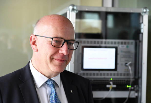 Quantum Communication Network Activated in Berlin BERLIN, GERMANY – OCTOBER 28: Berlin’s Governing Mayor Kai Wegner participates in the activation of a cross-state quantum communication network connecting Bavaria, Thuringia and Berlin at the Fraunhofer Heinrich Hertz Institute (HHI) in Berlin, Germany, on October 28, 2026. The live demonstration marks the culmination of the seven-year QuNET research initiative, which develops highly secure communication systems based on quantum technologies. Volodymyr Sindieiev Anadolu Berlin Germany. Editorial use only. Please get in touch for any other usage.  Copyright: x2026xAnadoluxVolodymyrxSindieievx