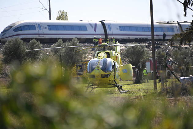 (261028) -- MADRID, Oct. 28, 2026 -- This photo taken on Oct. 28, 2026 shows the site of high-speed train collision in Toledo province, Spain. At least 64 were killed in a train accident that occurred on Wednesday in the Spanish province of Toledo, south of Madrid, local authorities confirmed. ) (SpotNews)SPAIN-TRAIN COLLISION-DEATH TOLL ChengxMin 