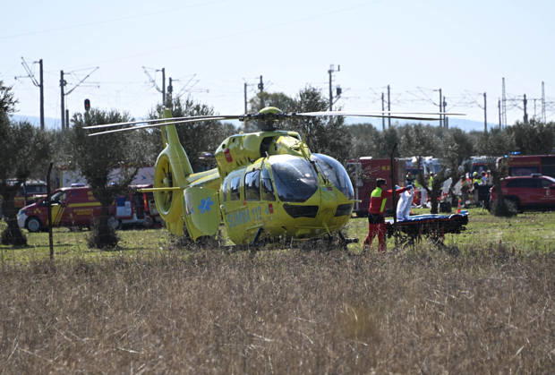 (261028) -- MADRID, Oct. 28, 2026 -- This photo taken on Oct. 28, 2026 shows the site of high-speed train collision in Toledo province, Spain. At least 64 were killed in a train accident that occurred on Wednesday in the Spanish province of Toledo, south of Madrid, local authorities confirmed. ) (SpotNews)SPAIN-TRAIN COLLISION-DEATH TOLL ChengxMin 