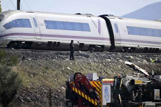 Death toll in Spain high-speed train collision climbs to 46 TOLEDO, SPAIN - OCTOBER 28: Emergency teams work at the scene of a collision involving two high-speed trains near Urda station in Toledo province, Spain, on October 28, 2026. The death toll has risen to 46, according to Spanish media reports. Preliminary information suggests that a Renfe AVE train struck the rear of a stationary Iryo train, causing two carriages to derail and fall down an embankment. Emergency crews continue rescue and response operations as authorities investigate the cause of the collision. Burak Akbulut Anadolu Toledo Spain. Editorial use only. Please get in touch for any other usage.  Copyright: x2026xAnadoluxBurakxAkbulutx