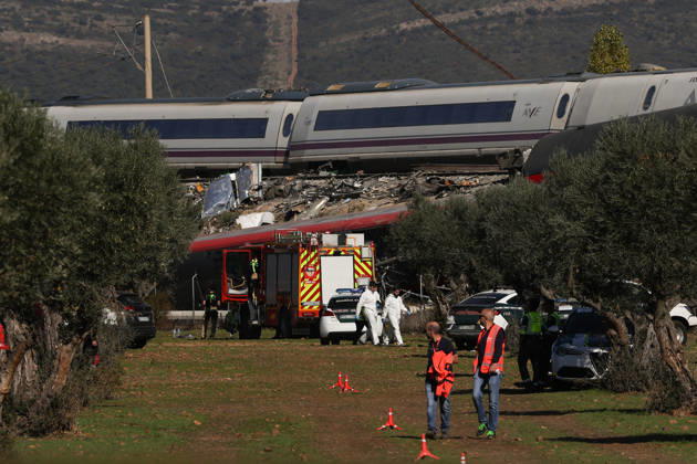 Two Trains Collide at Urda Station in Toledo Emergency responders are on the scene, October 28, 2026, in Urda, Toledo, Castilla-La Mancha, Spain. Two trains collided on the morning of Wednesday, October 28, at the station in the Toledo town of Urda. Firefighters from the Alcázar de San Juan and Orgaz stations, Civil Protection teams from several surrounding towns, three medical helicopters, and two ambulances. OCTOBER 28, 2026 Alejandro Martínez Vé Urda, Toledo, Castile-La Mancha Urda, Toledo, Castile-La Mancha, Spain  Copyright: xAlejandroxMartinezxVÃ lezx 7874791