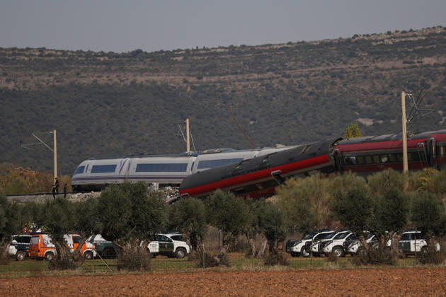 Two Trains Collide at Urda Station in Toledo Emergency responders are on the scene, October 28, 2026, in Urda, Toledo, Castilla-La Mancha, Spain. Two trains collided on the morning of Wednesday, October 28, at the station in the Toledo town of Urda. Firefighters from the Alcázar de San Juan and Orgaz stations, Civil Protection teams from several surrounding towns, three medical helicopters, and two ambulances. OCTOBER 28, 2026 Alejandro Martínez Vé Urda, Toledo, Castile-La Mancha Urda, Toledo, Castile-La Mancha, Spain  Copyright: xAlejandroxMartinezxVÃ lezx 7874835