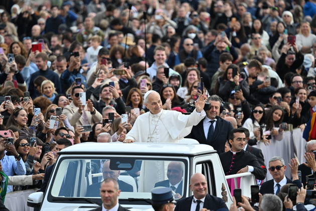 Pope Leo XIV Holds Wednesday General Audience - Vatican Pope Leo XIV during his weekly general audience in St. Peter s Square at the Vatican on October 28, 2026. Photo by Alessia Giuliani Catholipressphoto IPA ABACAPRESS.COM Vatican Vatican (or Holy See)  Copyright: xIPA ABACAx