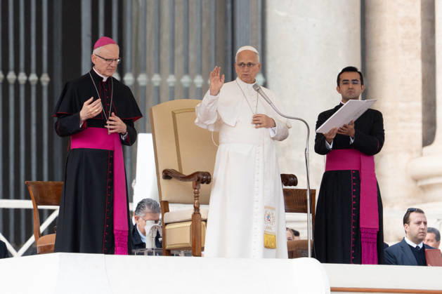 Pope Leo XIV Holds Wednesday General Audience at St. Peter s Square Pope Leo XIV VATICAN CITY - October 28, 2026 Pope Leo XIV addresses the faithful gathered in St. Peter s Square during the weekly Wednesday General Audience at the Vatican. Thousands of pilgrims from around the world attended the event to receive the Pontiff’s blessing and catechesis. Photo by Andrea Bracaglia ABACAPRESS.COM Vatican City Vatican City  Copyright: xBracagliaxAndrea ABACAx