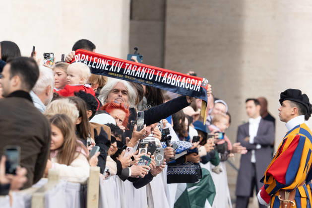 Pope Leo XIV Holds Wednesday General Audience at St. Peter s Square General View VATICAN CITY - October 28, 2026 Pope Leo XIV addresses the faithful gathered in St. Peter s Square during the weekly Wednesday General Audience at the Vatican. Thousands of pilgrims from around the world attended the event to receive the Pontiff’s blessing and catechesis. Photo by Andrea Bracaglia ABACAPRESS.COM Vatican City Vatican City  Copyright: xBracagliaxAndrea ABACAx