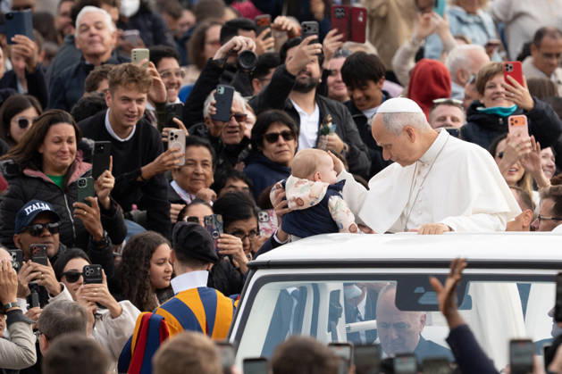 Pope Leo XIV Holds Wednesday General Audience at St. Peter s Square Pope Leo XIV VATICAN CITY - October 28, 2026 Pope Leo XIV addresses the faithful gathered in St. Peter s Square during the weekly Wednesday General Audience at the Vatican. Thousands of pilgrims from around the world attended the event to receive the Pontiff’s blessing and catechesis. Photo by Andrea Bracaglia ABACAPRESS.COM Vatican City Vatican City  Copyright: xBracagliaxAndrea ABACAx