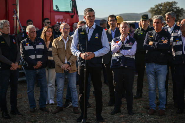Sánchez Travels to the Forward Command Post Set Up Following the Train Accident in Urda, Toledo Prime Minister Pedro Sánchez addresses the media from the Forward Command Post on October 28, 2026, in Urda, Toledo, Castilla-La Mancha, Spain. Sánchez travels to the site of the collision between a Renfe AVE and an Iryo train to support the work of emergency response teams and express his solidarity with those affected and their families, as well as to meet with the emergency response teams. OCTOBER 28, 2026 Alejandro Martínez Vé Urda, Toledo, Castile-La Mancha Urda, Toledo, Castile-La Mancha, Spain  Copyright: xAlejandroxMartinezxVÃ lezx 7874879