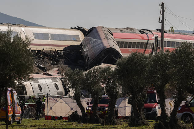 Two Trains Collide at Urda Station in Toledo Emergency responders are on the scene, October 28, 2026, in Urda, Toledo, Castilla-La Mancha, Spain. Two trains collided on the morning of Wednesday, October 28, at the station in the Toledo town of Urda. Firefighters from the Alcázar de San Juan and Orgaz stations, Civil Protection teams from several surrounding towns, three medical helicopters, and two ambulances. OCTOBER 28, 2026 Alejandro Martínez Vé Urda, Toledo, Castile-La Mancha Urda, Toledo, Castile-La Mancha, Spain  Copyright: xAlejandroxMartinezxVÃ lezx 7874877