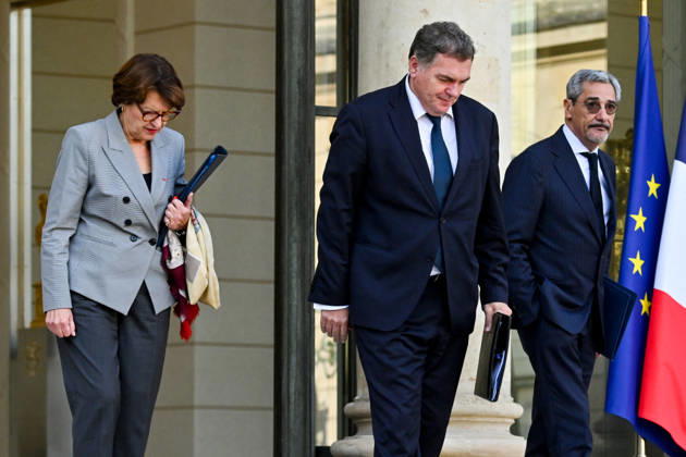 Annie Genevard, Minister of Agriculture and Food Sovereignty, Serge Papin, Minister of Small and Medium-Sized Enterprises, Commerce, Crafts, Tourism, and Purchasing Power, and Philippe Tabarot, Minister of Transportation, as they leave the weekly cabinet meeting at the Élysée Presidential Palace in Paris, France, on October 28, 2026. Christian Liewig Bestimage. French ministers leaving the weekly cabinet meeting at the Élysée Presidential Palace in Paris, France, on October 28, 2026. Paris, France Copyright: xChristianxLiewigx xBestimagexChristianxLiewigx xBestimagex