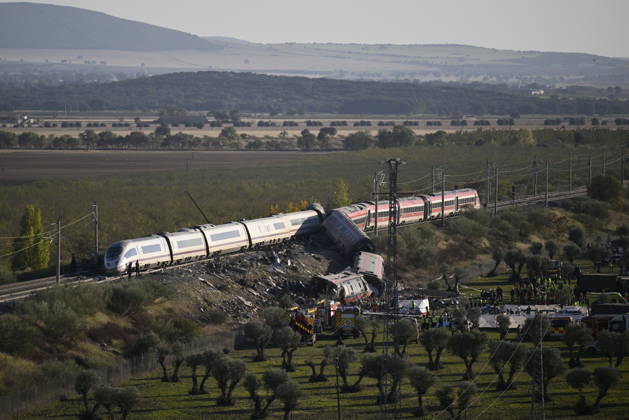 At least 64 dead, 80 injured in high-speed train crash in central Spain TOLEDO, SPAIN - OCTOBER 28: Emergency teams work at the scene of a collision involving two high-speed trains near Urda station in Toledo province, Spain, on October 28, 2026. The death toll has risen to 64, according to Spanish media reports. Preliminary information suggests that a Renfe AVE train struck the rear of a stationary Iryo train, causing two carriages to derail and fall down an embankment. Emergency crews continue rescue and response operations as authorities investigate the cause of the collision. Burak Akbulut Anadolu Toledo Spain. Editorial use only. Please get in touch for any other usage.  Copyright: x2026xAnadoluxBurakxAkbulutx