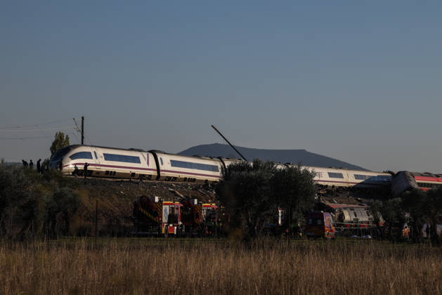 Two Trains Collide at Urda Station in Toledo Emergency responders are working at the scene, on October 28, 2026, in Urda, Toledo, Castilla-La Mancha, Spain. Two trains collided on the morning of Wednesday, October 28, at the station in the Toledo town of Urda. Firefighters from the Alcázar de San Juan and Orgaz stations, Civil Protection teams from several surrounding towns, three medical helicopters, and two ambulances. OCTOBER 28, 2026 Alejandro Martínez Vé Urda, Toledo, Castile-La Mancha Urda, Toledo, Castile-La Mancha, Spain Copyright: xAlejandroxMartinezxVÃ lezx 7874922