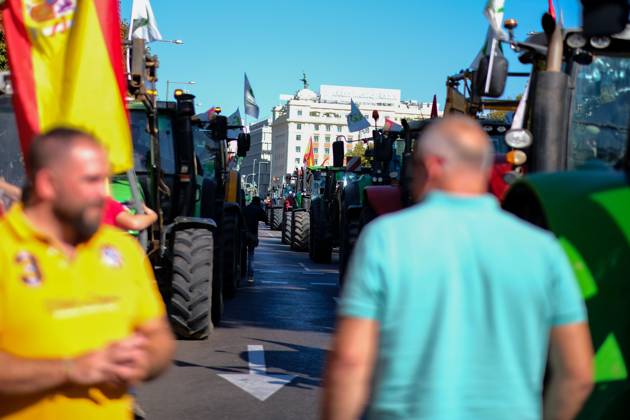 October 28, 2026, Madrid, Spain: MADRID, SPAIN, OCTOBER 28, 2026: Farmers take part in a tractor protest in Madrid, demanding urgent measures to address rising production costs and declining farm profitability. Organized by agricultural groups ASAJA, COAG and Union de Uniones, the demonstration calls for fair prices, reduced bureaucracy and stronger support for the farming sector. Madrid Spain - ZUMAq101 20261028_zna_q101_132 Copyright: xAntonioxNaviax