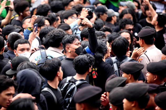 Indonesian students hold protest in Jakarta over disaster declaration and economic policies JAKARTA, INDONESIA - OCTOBER 28 : A number of Indonesian students and police clash during a protest in Jakarta, Indonesia on October 28, 2026. Indonesian students staged a protest urging the government to declare a national disaster over wildfires and haze, control over the state budget, and lower fuel and basic goods prices. Muhammad Fajri Anadolu Jakarta Indonesia. Editorial use only. Please get in touch for any other usage.  Copyright: x2026xAnadoluxMuhammadxFajrix