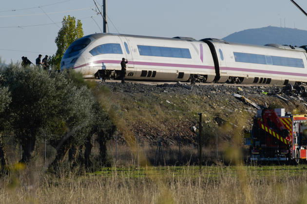Two Trains Collide at Urda Station in Toledo Emergency responders are on the scene, October 28, 2026, in Urda, Toledo, Castilla-La Mancha, Spain. Two trains collided on the morning of Wednesday, October 28, at the station in the Toledo town of Urda. Firefighters from the Alcázar de San Juan and Orgaz stations, Civil Protection teams from several surrounding towns, three medical helicopters, and two ambulances. OCTOBER 28, 2026 Eusebio Garcí Urda, Toledo, Castile-La Mancha Urda, Toledo, Castile-La Mancha, Spain Copyright: xEusebioxGarciaxdelxCastillox 7874945