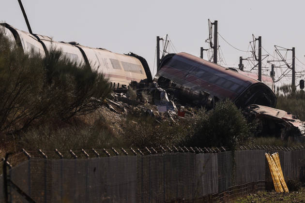 Two Trains Collide at Urda Station in Toledo Emergency responders are on the scene, October 28, 2026, in Urda, Toledo, Castilla-La Mancha, Spain. Two trains collided on the morning of Wednesday, October 28, at the station in the Toledo town of Urda. Firefighters from the Alcázar de San Juan and Orgaz stations, Civil Protection teams from several surrounding towns, three medical helicopters, and two ambulances. OCTOBER 28, 2026 Alejandro Martínez Vé Urda, Toledo, Castile-La Mancha Urda, Toledo, Castile-La Mancha, Spain Copyright: xAlejandroxMartinezxVÃ lezx 7874951
