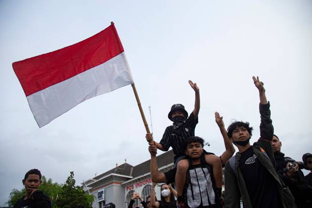 Yogyakarta students protest government policies YOGYAKARTA, INDONESIA, OCTOBER 28, 2026: Students demonstrate at the Kilometer Zero intersection in Yogyakarta, criticizing the first two years of President Prabowo Subianto and Vice President Gibran Rakabuming Raka™s administration. Protesters demand lower prices for basic necessities, access to quality education, a review of public spending and an end to militarization in civilian spaces. They also call for forest and land fires to be declared a national disaster. Yogyakarta Indonesia Copyright: x xTopenxAnggaraxSaputrax xJNAxPressx