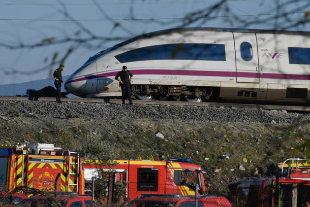 Two Trains Collide at Urda Station in Toledo Emergency responders are on the scene, October 28, 2026, in Urda, Toledo, Castilla-La Mancha, Spain. Two trains collided on the morning of Wednesday, October 28, at the station in the Toledo town of Urda. Firefighters from the Alcázar de San Juan and Orgaz stations, Civil Protection teams from several surrounding towns, three medical helicopters, and two ambulances. OCTOBER 28, 2026 Eusebio Garcí Urda, Toledo, Castile-La Mancha Urda, Toledo, Castile-La Mancha, Spain Copyright: xEusebioxGarciaxdelxCastillox 7874961