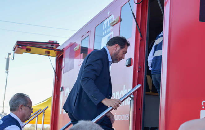 Puente Visits the Forward Command Post Set Up Following the Train Accident in Urda, Toledo The Minister of Transportation and Sustainable Mobility, Óscar Puente, at the Forward Command Post set up at the scene of the accident, on October 28, 2026, in Urda, Toledo, Castilla-La Mancha, Spain. Puente travels to the site of the train accident in Urda, Toledo, after monitoring the situation from the Adif control center in Atocha. The collision between a Renfe AVE and an Iryo train has caused dozens of deaths and numerous injuries and has forced the suspension of high-speed rail service between Madrid and Andalusia. OCTOBER 28, 2026 EUsabio García Urda, Toledo, Castile-La Mancha Urda, Toledo, Castile-La Mancha, Spain Copyright: xEusebioxGarciaxdelxCastillox 7874967