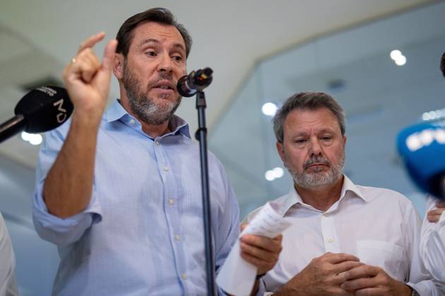 October 28, 2026, Madrid, Spain: Spain™s Minister of Transport, Oscar Puente, holds a press conference following a collision between two high-speed trains between the towns of Mora and Orgaz, in the province of Toledo. Madrid Spain - ZUMAs197 20261028_aaa_s197_100 Copyright: xDavidxCanalesx