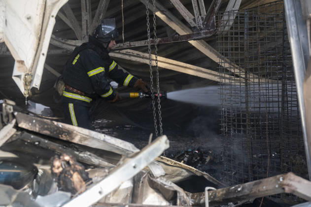 Russian drone strike on postal facility in Kharkiv leaves one dead and four injured KHARKIV, UKRAINE - OCTOBER 28: Emergency personnel work at the scene following a Russian attack on a postal service branch in Kharkiv, Ukraine, on October 28, 2026. Local authorities reported that Russian forces struck the facility around 12:55 p.m. using a Geran-3 attack drone, triggering a fire at the site that resulted in the death of a 38-year-old man and injured four others including a woman. Serhii Masin Anadolu Kharkiv Ukraine. Editorial use only. Please get in touch for any other usage.  Copyright: x2026xAnadoluxSerhiixMasinx