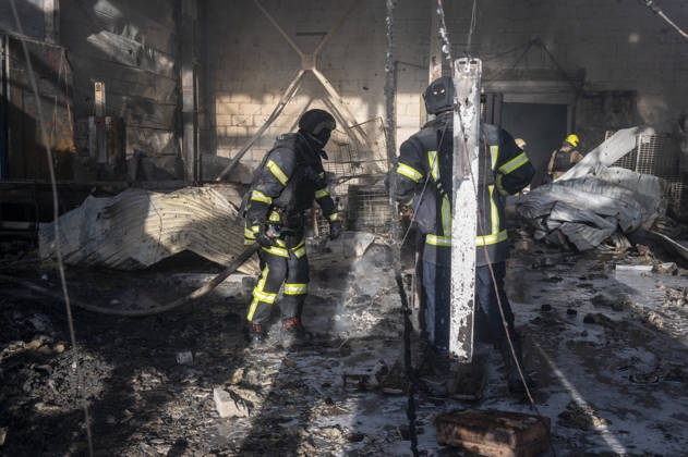 Russian drone strike on postal facility in Kharkiv leaves one dead and four injured KHARKIV, UKRAINE - OCTOBER 28: Emergency personnel work at the scene following a Russian attack on a postal service branch in Kharkiv, Ukraine, on October 28, 2026. Local authorities reported that Russian forces struck the facility around 12:55 p.m. using a Geran-3 attack drone, triggering a fire at the site that resulted in the death of a 38-year-old man and injured four others including a woman. Serhii Masin Anadolu Kharkiv Ukraine. Editorial use only. Please get in touch for any other usage.  Copyright: x2026xAnadoluxSerhiixMasinx