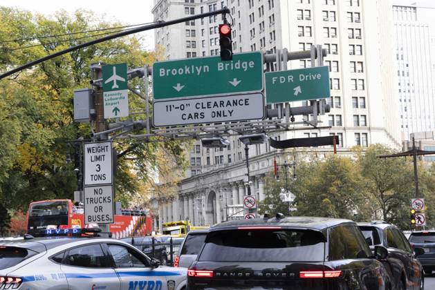 October 28, 2026, New York, New York, USA: Traffic is backed up entering the Brooklyn Bridge while anti-ICE (U.S. Immigration and Customs Enforcement) demonstrators blockade the roadway on the bridge protesting the continued detainment of O. Belgal, who was shot by federal agents in the Bronx with his 5-yr-old son in the car. The demonstration results in arrests by NYPD. Protesters call for ICE out of New York. New York USA  - ZUMAr174 20261028_znp_r174_025 Copyright: xGinaxMxRandazzox