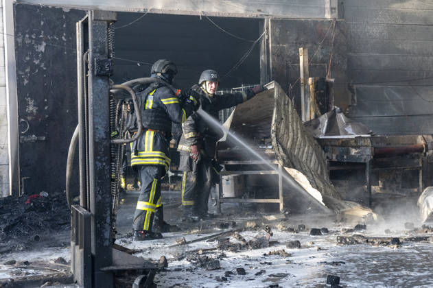 Russian drone strike on postal facility in Kharkiv leaves one dead and four injured KHARKIV, UKRAINE - OCTOBER 28: Emergency personnel work at the scene following a Russian attack on a postal service branch in Kharkiv, Ukraine, on October 28, 2026. Local authorities reported that Russian forces struck the facility around 12:55 p.m. using a Geran-3 attack drone, triggering a fire at the site that resulted in the death of a 38-year-old man and injured four others including a woman. Serhii Masin Anadolu Kharkiv Ukraine. Editorial use only. Please get in touch for any other usage.  Copyright: x2026xAnadoluxSerhiixMasinx
